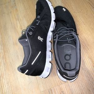 Size 9 On Clouds mesh trainers black and white